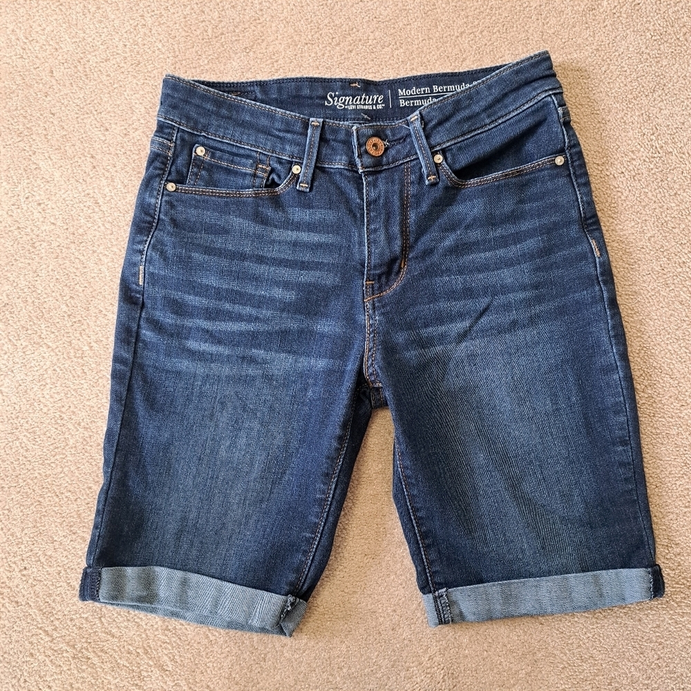 Levi's Signature Denim Shorts Women's Size 4 Blue Modern Bermuda Shorts